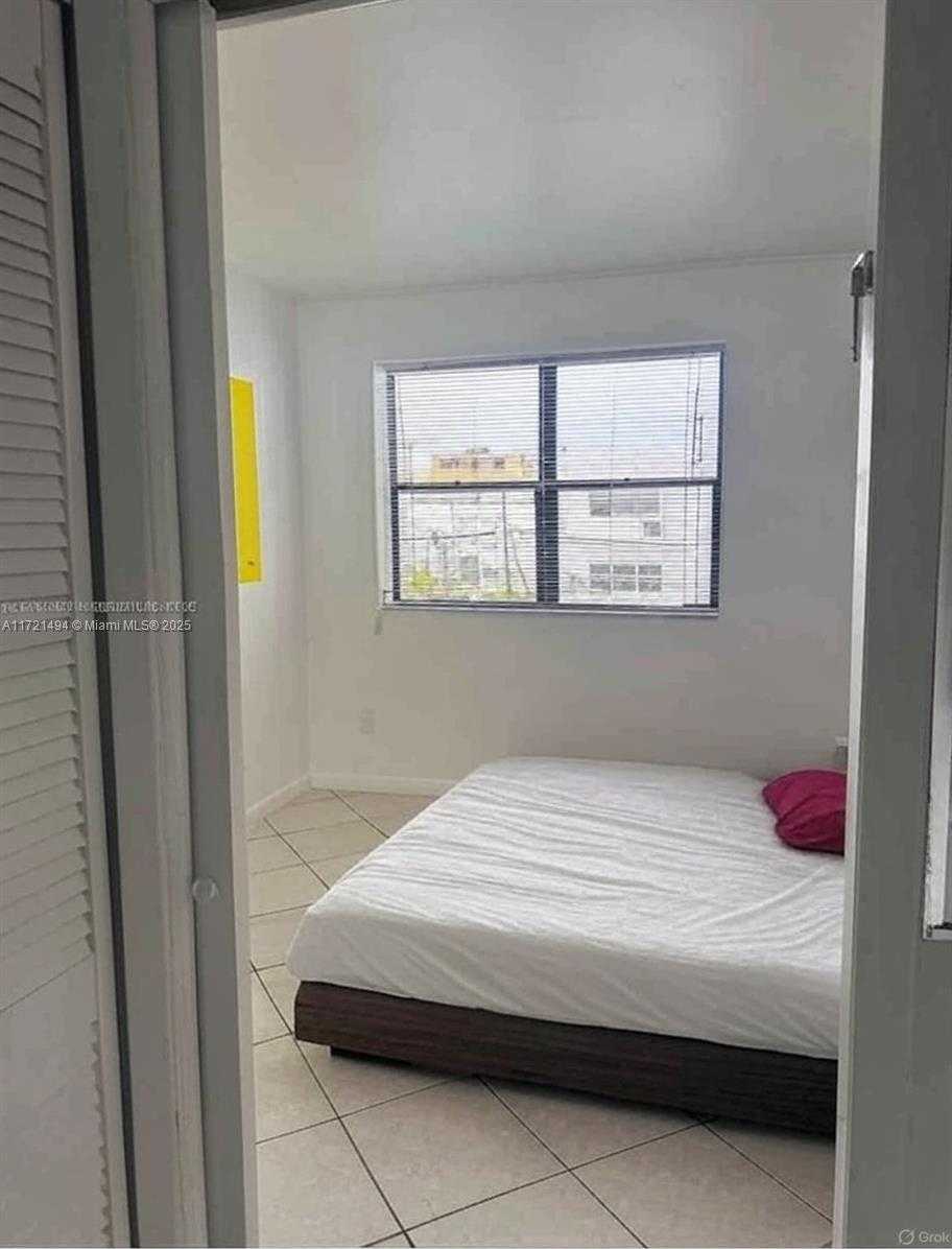 Small Image of 1390 OCEAN DR #306, Miami Beach Number 13