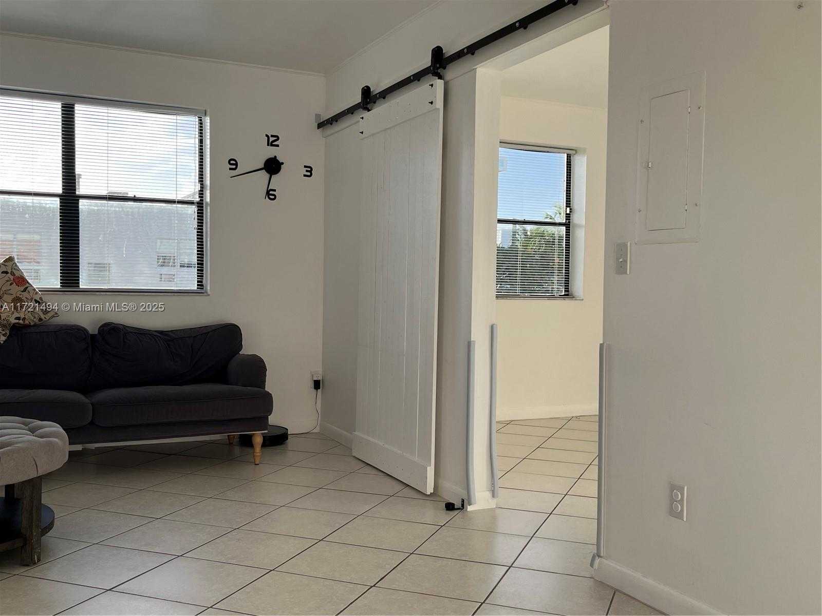 Small Image of 1390 OCEAN DR #306, Miami Beach Number 17