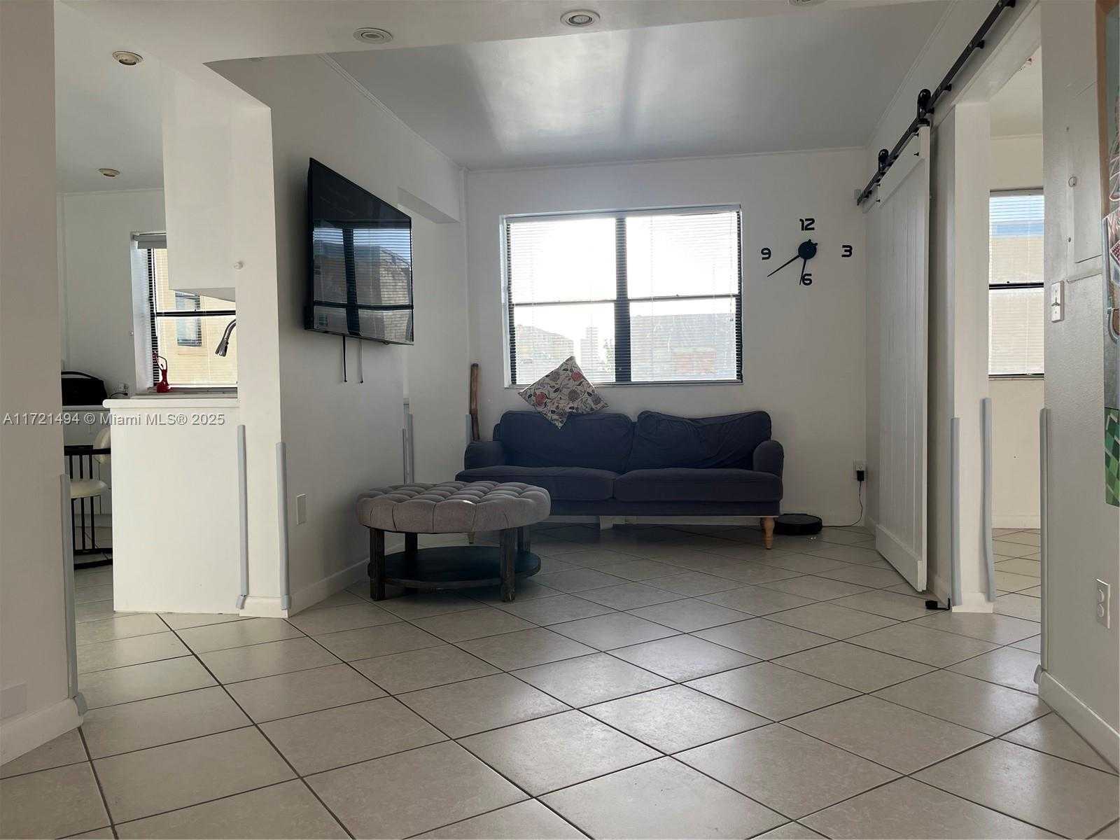 Small Image of 1390 OCEAN DR #306, Miami Beach Number 2