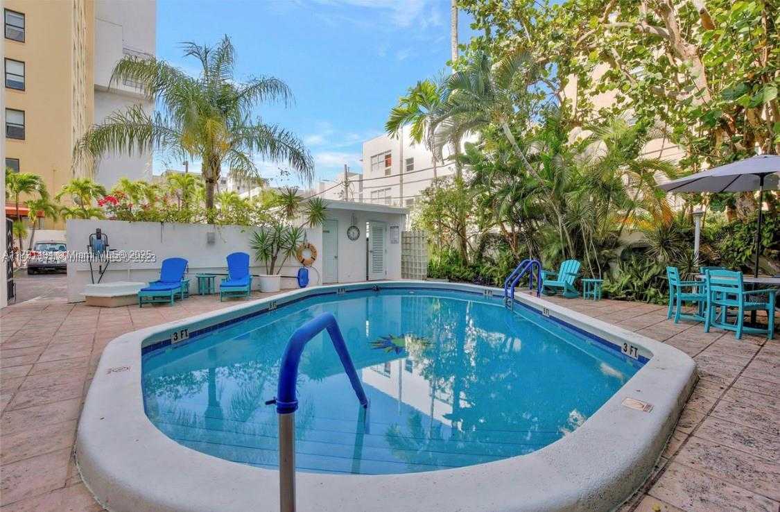 Small Image of 1390 OCEAN DR #306, Miami Beach Number 3