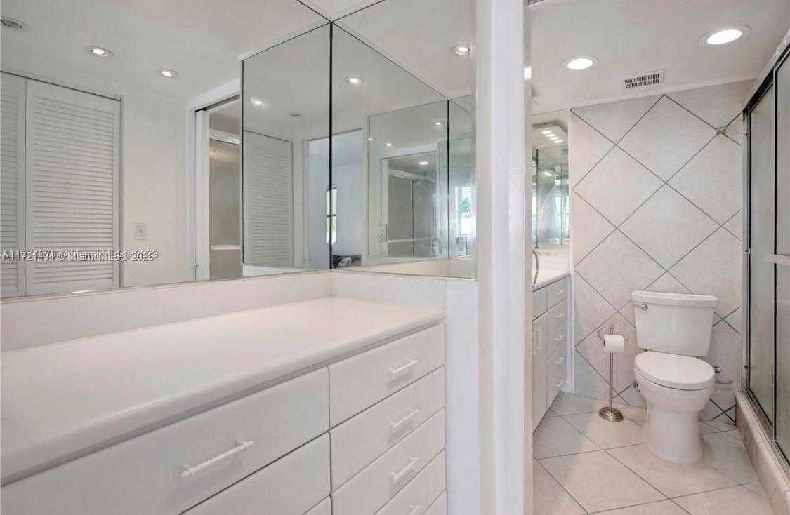 Small Image of 1390 OCEAN DR #306, Miami Beach Number 5