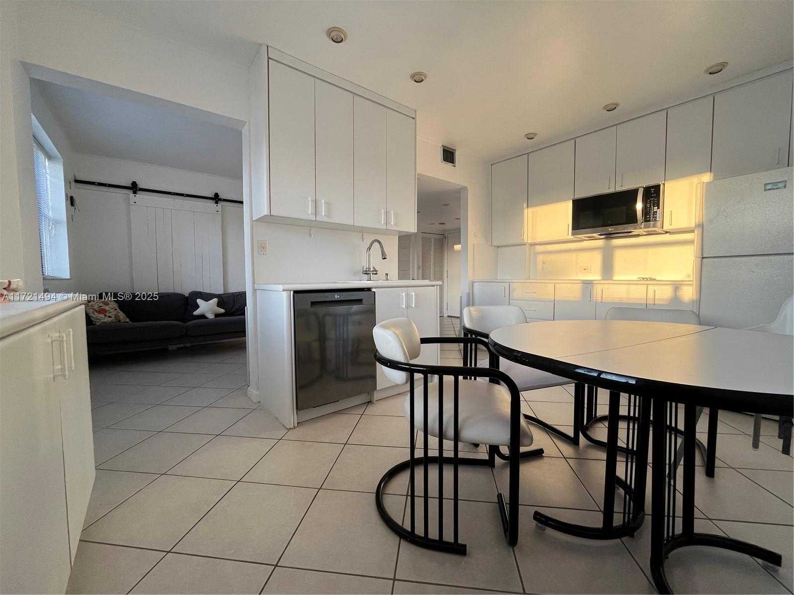 Small Image of 1390 OCEAN DR #306, Miami Beach Number 8