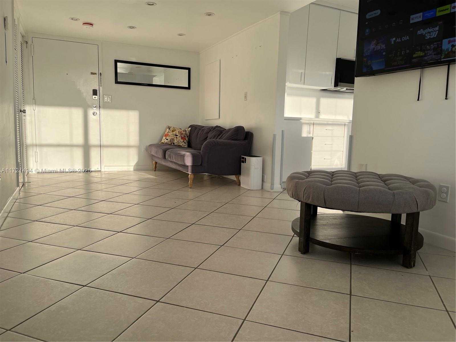 Small Image of 1390 OCEAN DR #306, Miami Beach Number 9