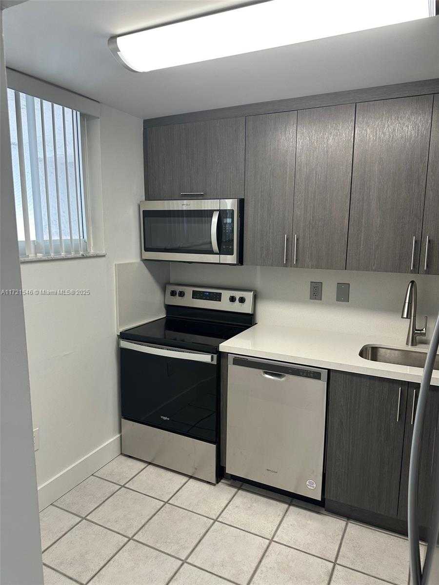 Small Image of 1666 WEST AVE #512, Miami Beach Number 11