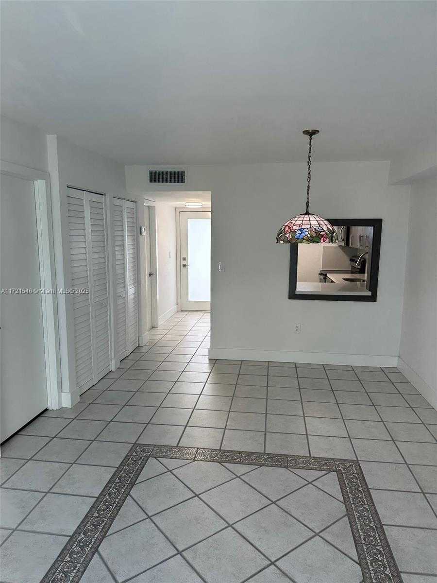 Small Image of 1666 WEST AVE #512, Miami Beach Number 15