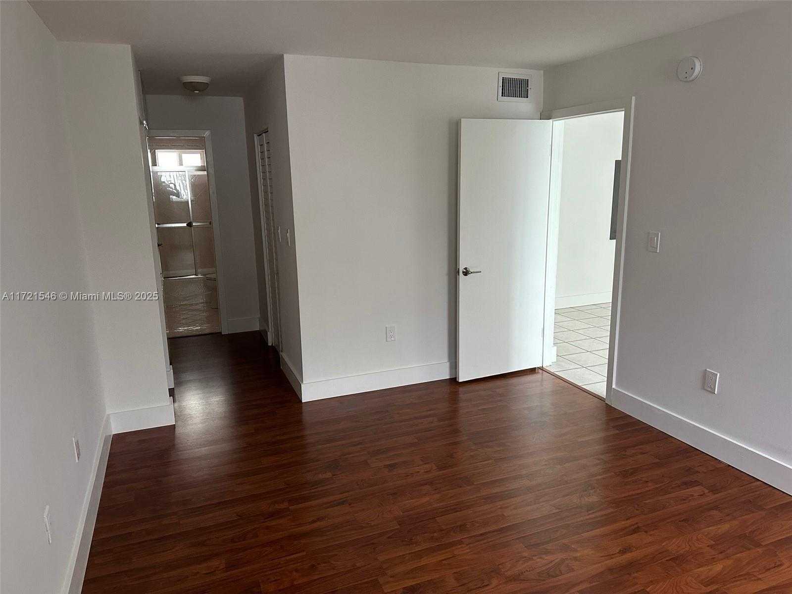 Small Image of 1666 WEST AVE #512, Miami Beach Number 17