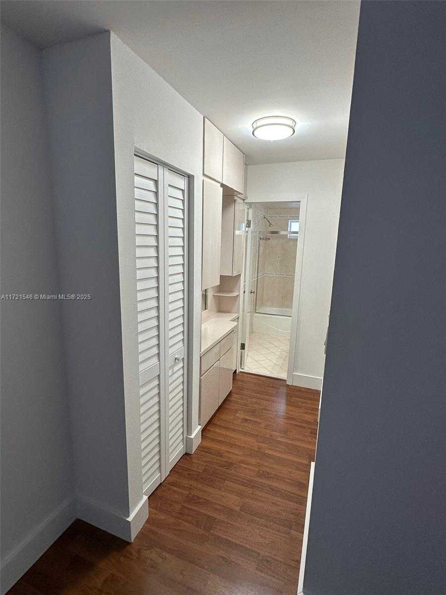 Small Image of 1666 WEST AVE #512, Miami Beach Number 19