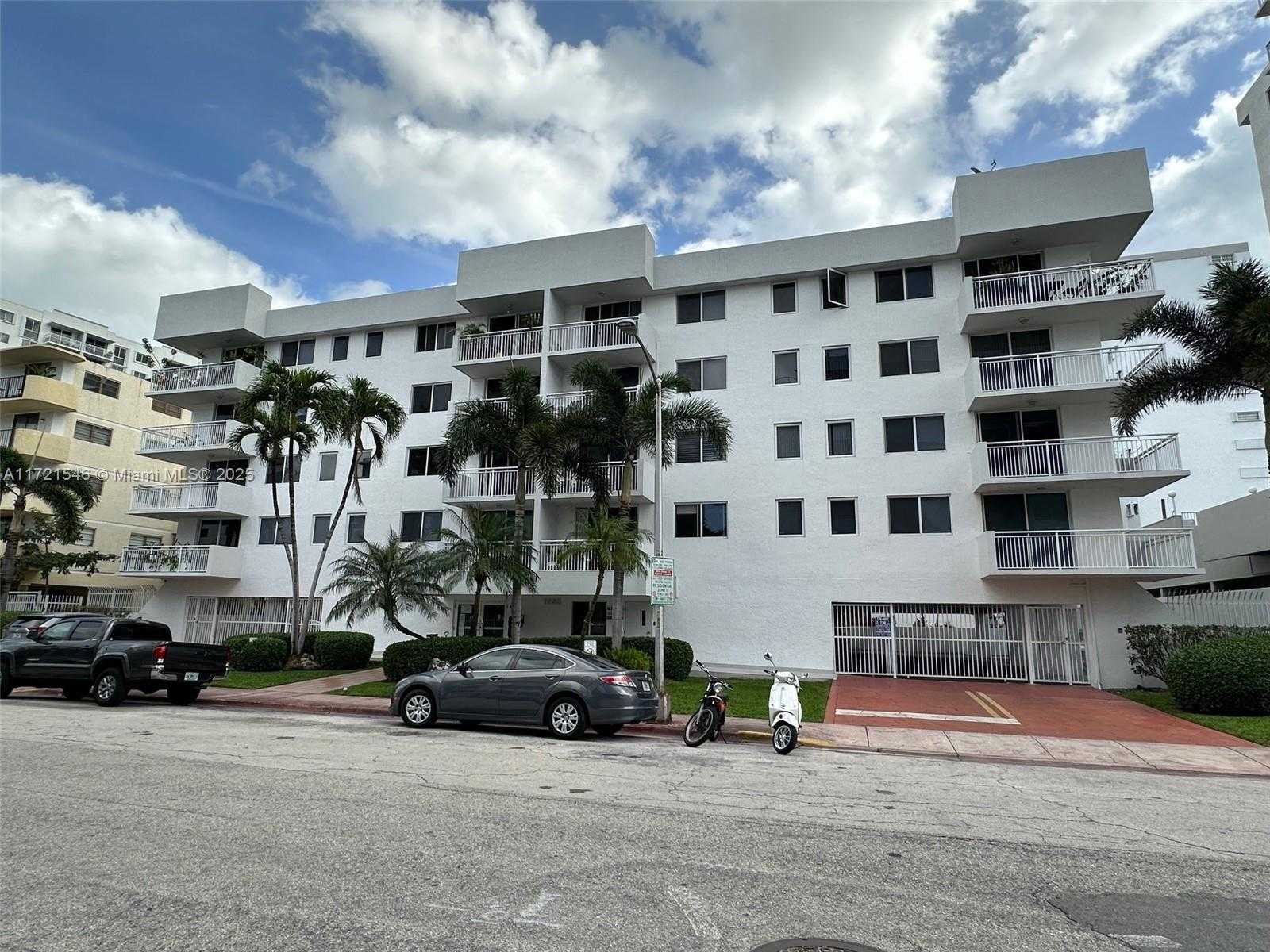 Small Image of 1666 WEST AVE #512, Miami Beach Number 2