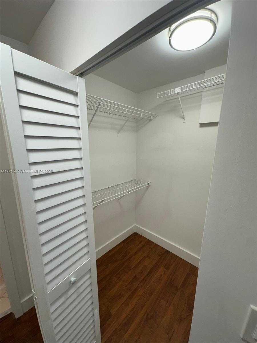Small Image of 1666 WEST AVE #512, Miami Beach Number 20