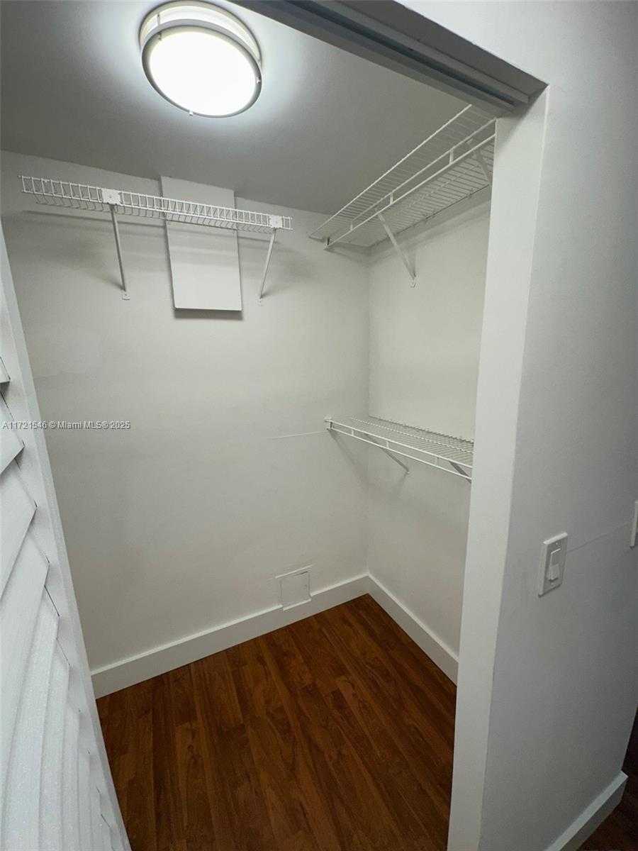 Small Image of 1666 WEST AVE #512, Miami Beach Number 21