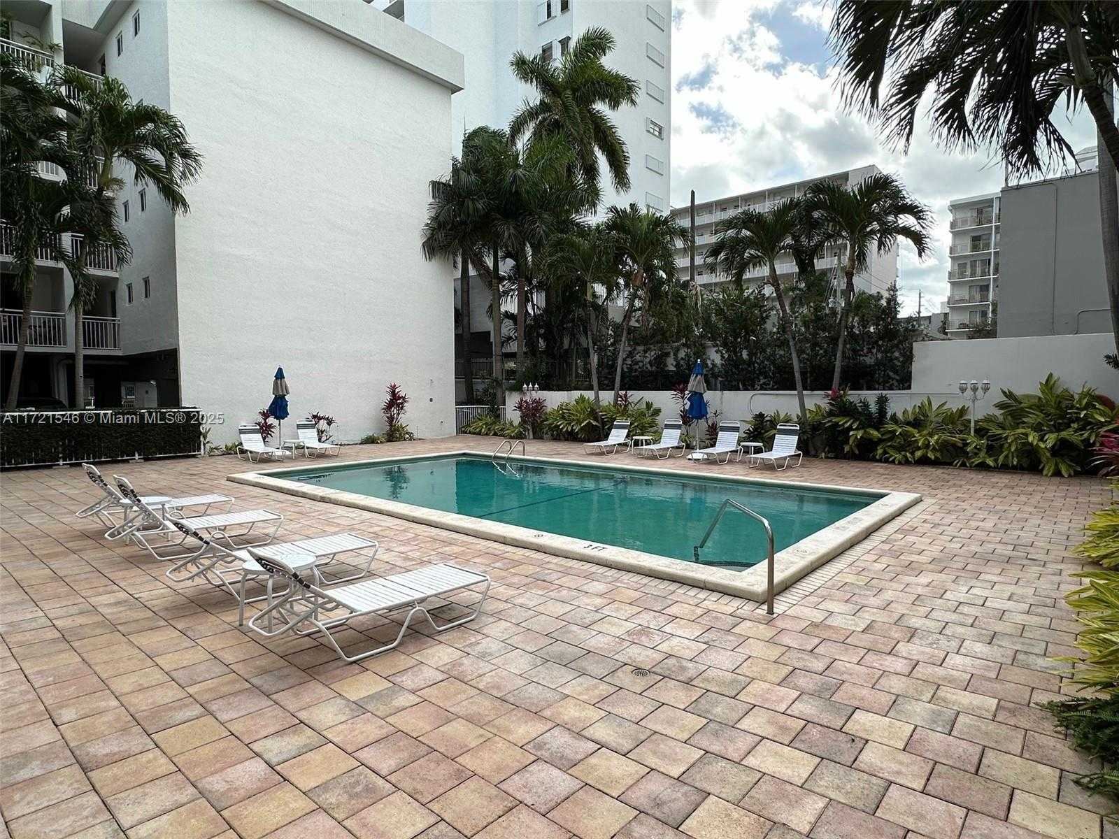 Small Image of 1666 WEST AVE #512, Miami Beach Number 3