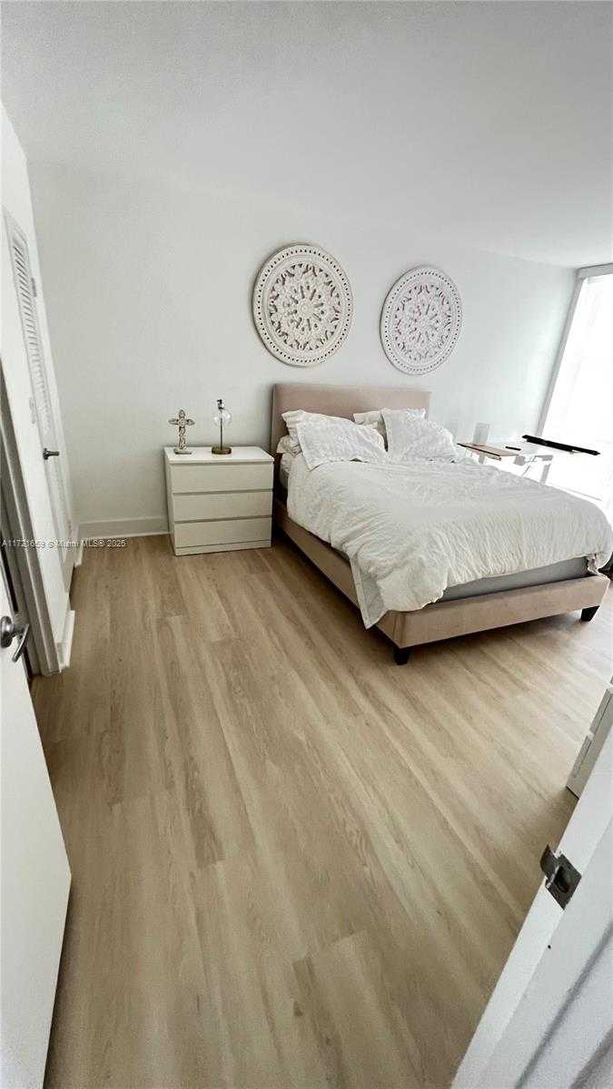 Small Image of 10275 #306, Bal Harbour Number 10