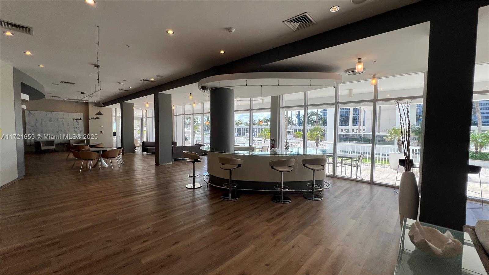 Small Image of 10275 #306, Bal Harbour Number 15