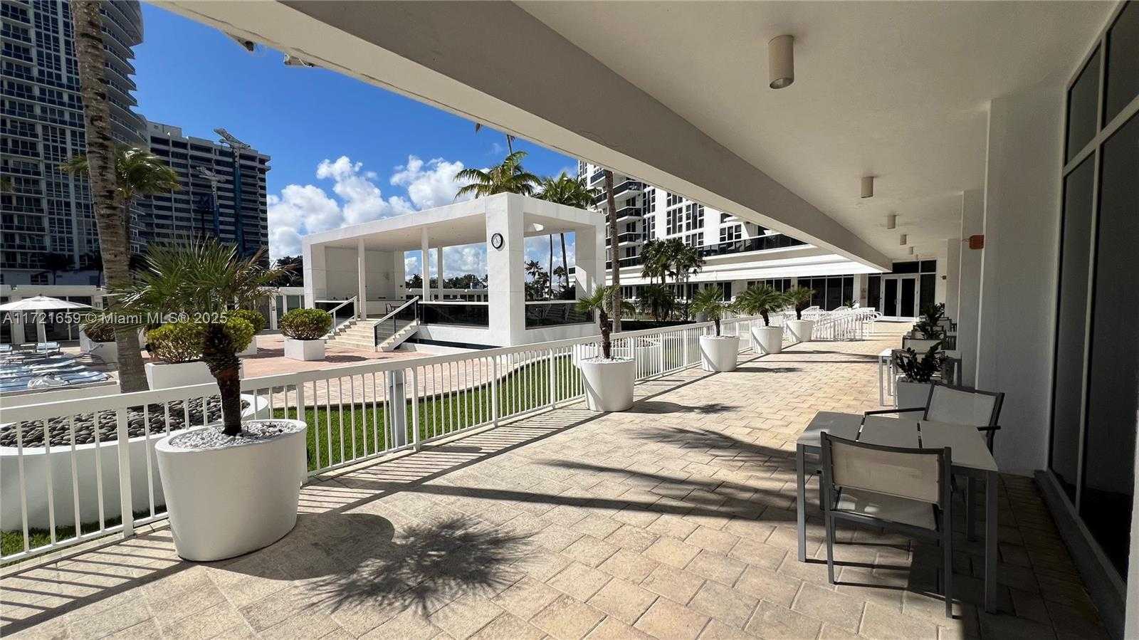 Small Image of 10275 #306, Bal Harbour Number 17