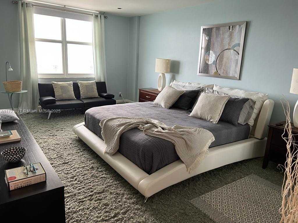 Small Image of 3725 SOUTH OCEAN DR #PH04, Hollywood Number 14
