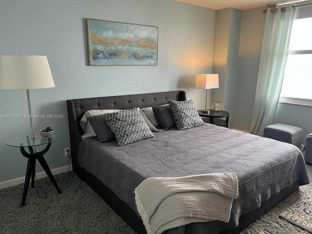 Small Image of 3725 SOUTH OCEAN DR #PH04, Hollywood Number 4