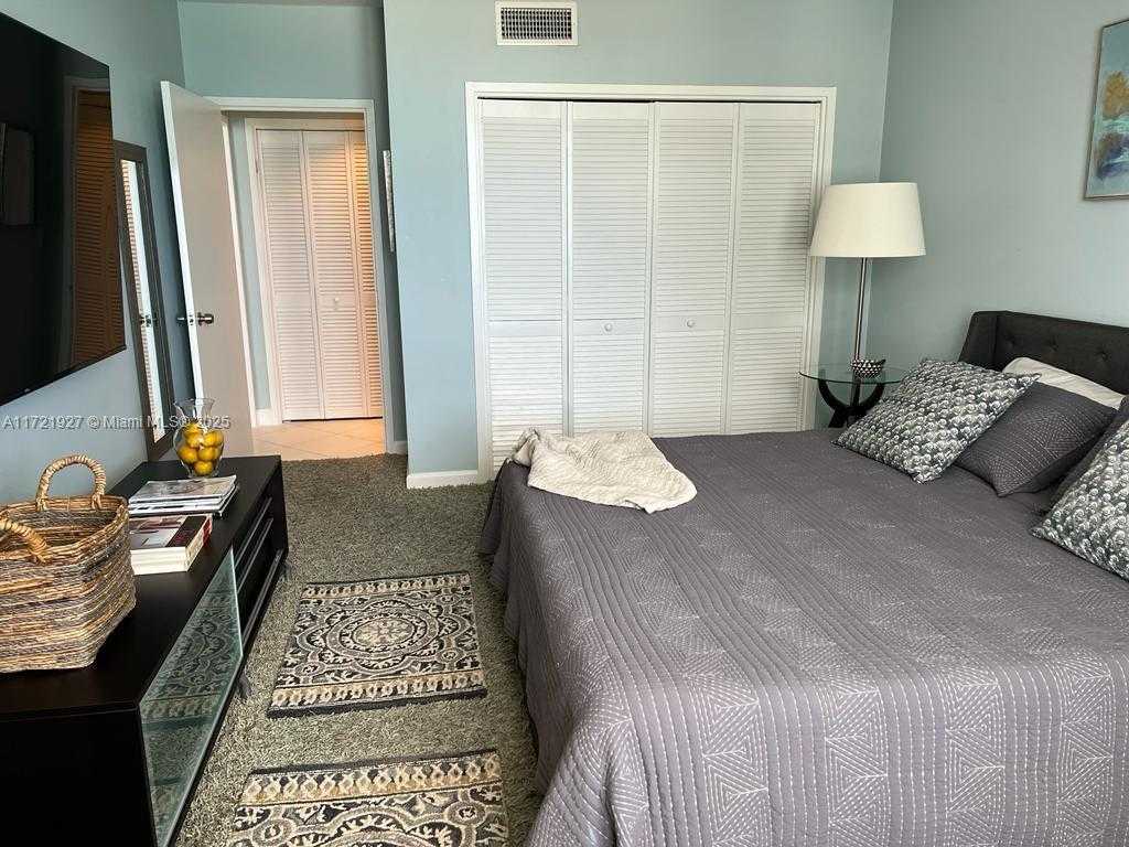 Small Image of 3725 SOUTH OCEAN DR #PH04, Hollywood Number 5