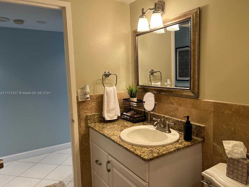 Small Image of 3725 SOUTH OCEAN DR #PH04, Hollywood Number 6