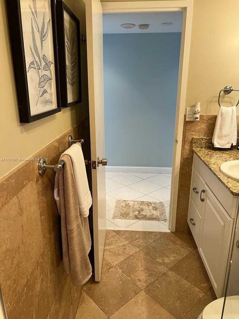 Small Image of 3725 SOUTH OCEAN DR #PH04, Hollywood Number 7