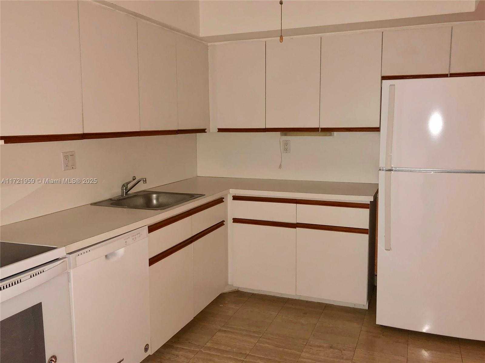 Small Image of 3600 MYSTIC POINTE DR #1717, Aventura Number 6