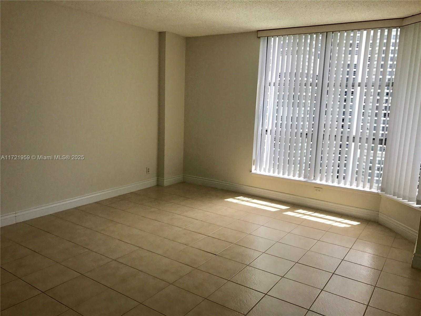 Small Image of 3600 MYSTIC POINTE DR #1717, Aventura Number 7
