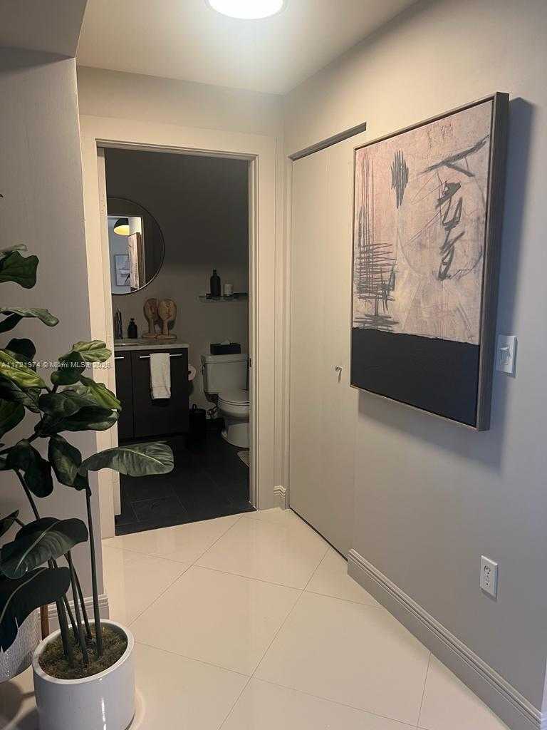 Small Image of 900 BISCAYNE BLVD #3908, Miami Number 21