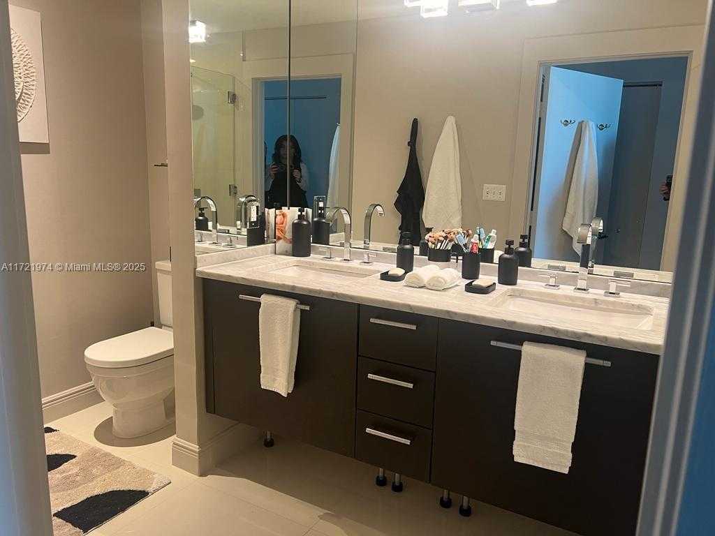 Small Image of 900 BISCAYNE BLVD #3908, Miami Number 7