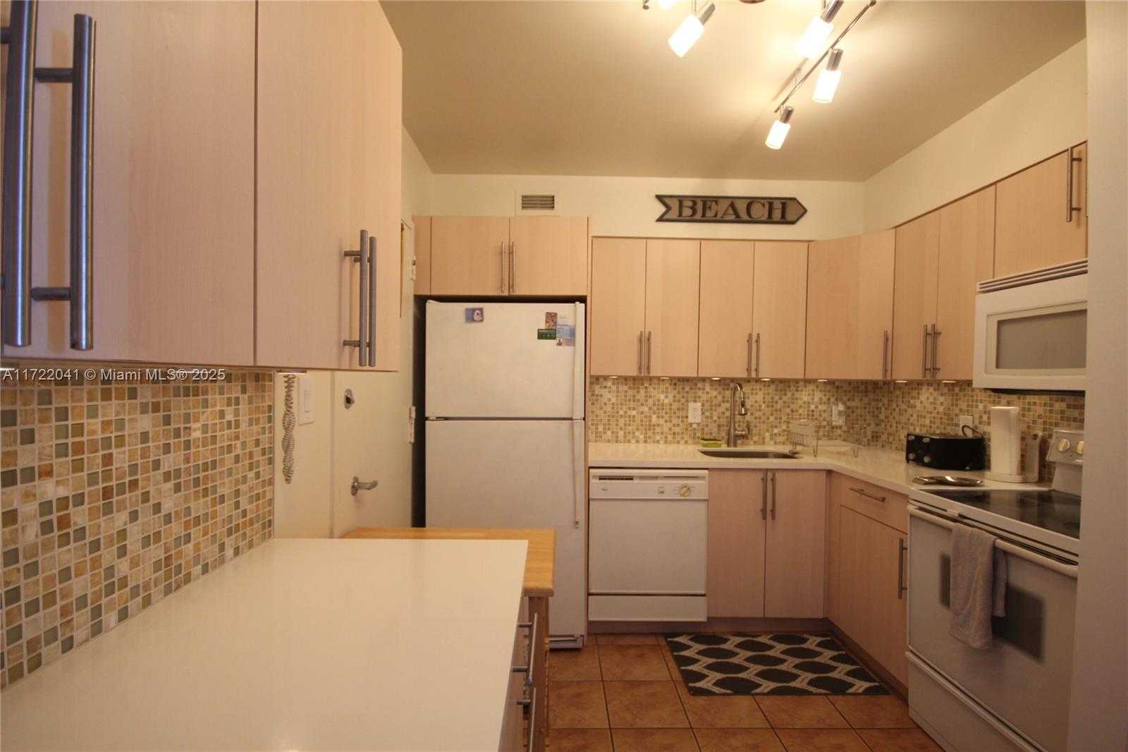 Small Image of 5151 COLLINS AVE #819, Miami Beach Number 12
