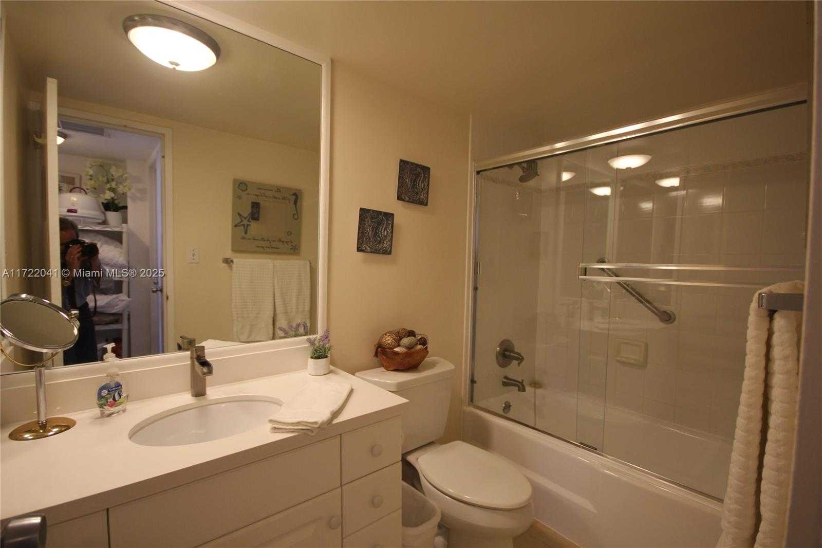 Small Image of 5151 COLLINS AVE #819, Miami Beach Number 20