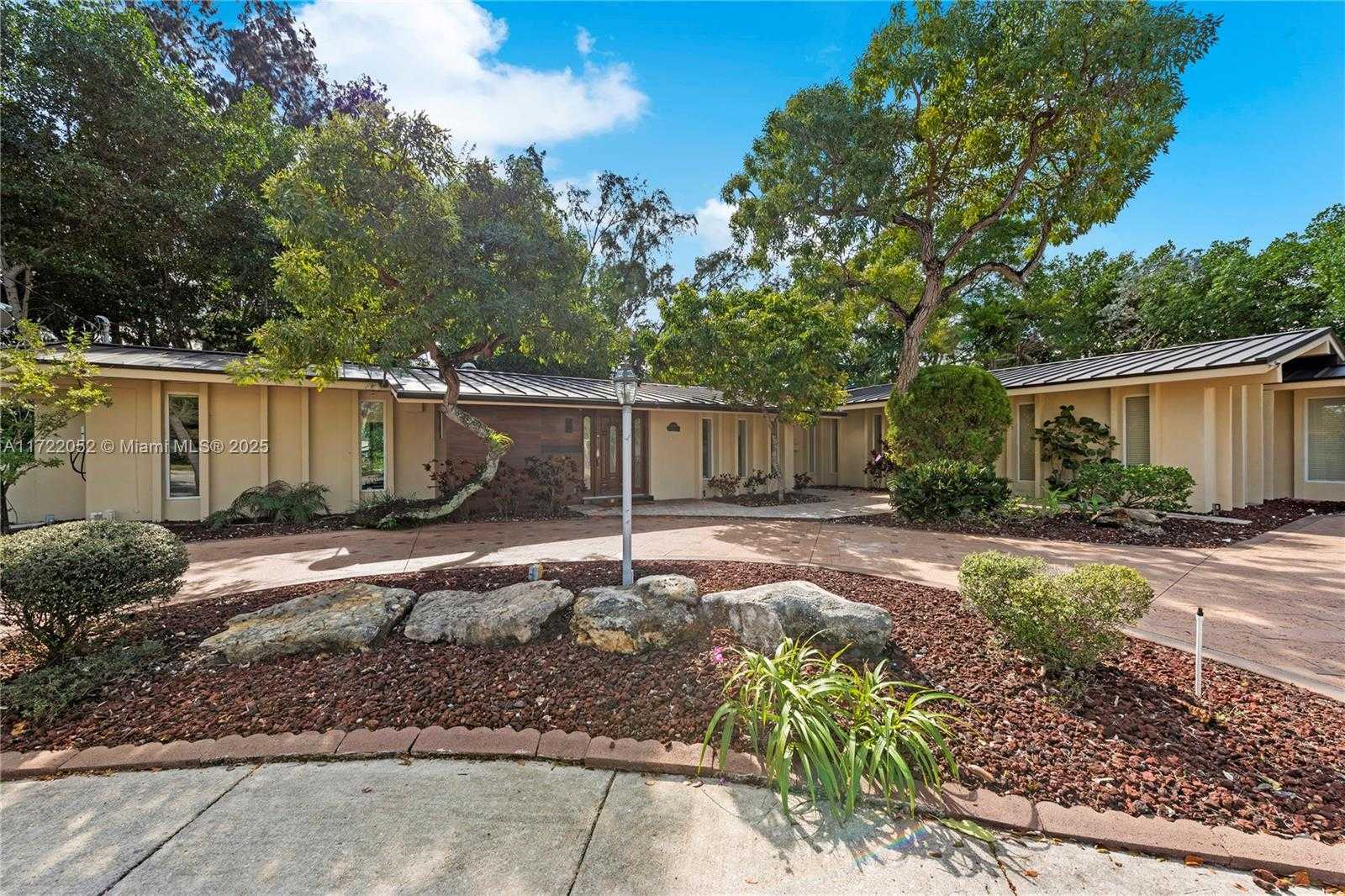 Small Image of 19860 NORTH EAST 24TH CT, Miami Number 38