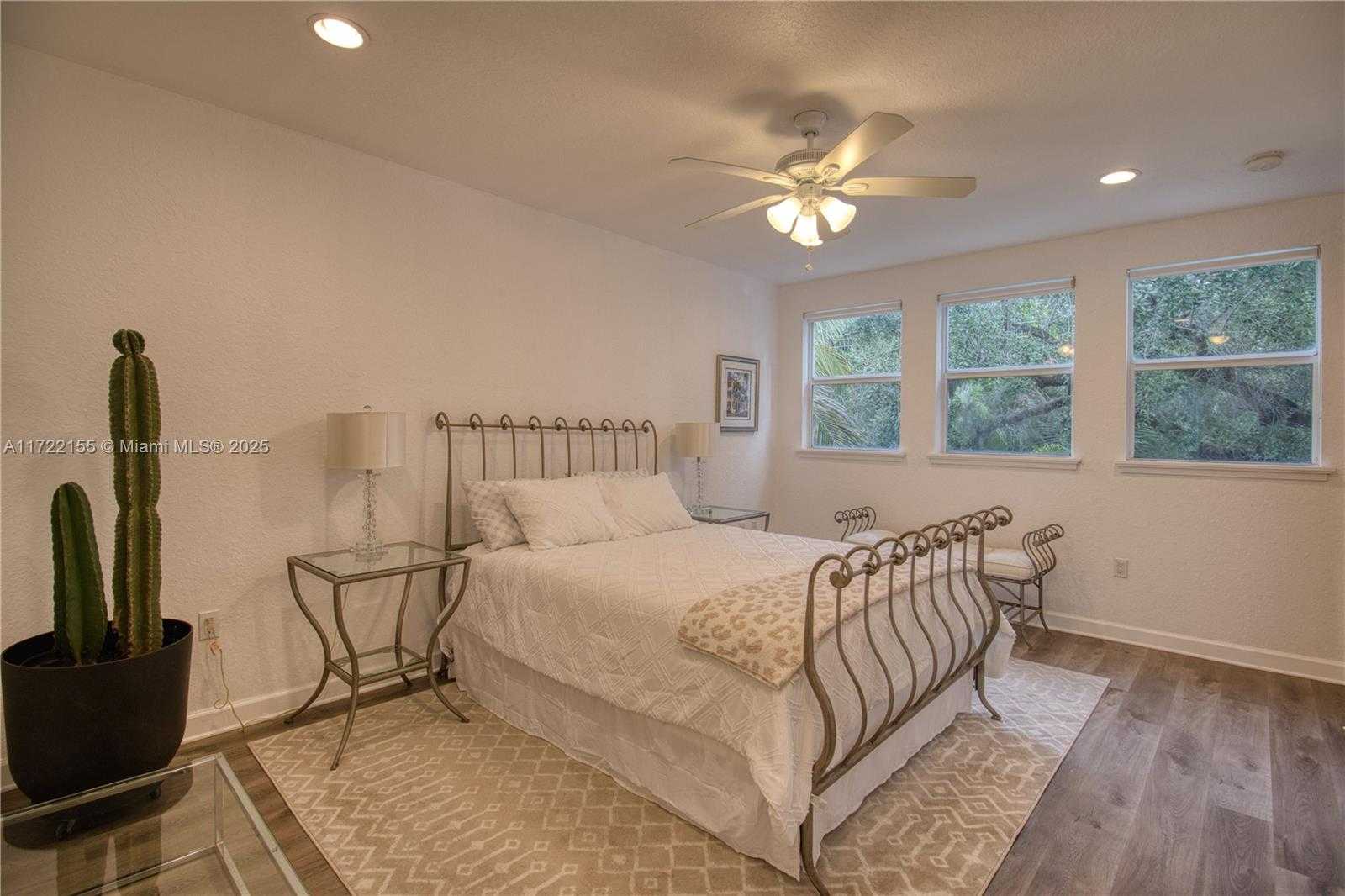 Small Image of 2200 LINCOLN AVE, Miami Number 13