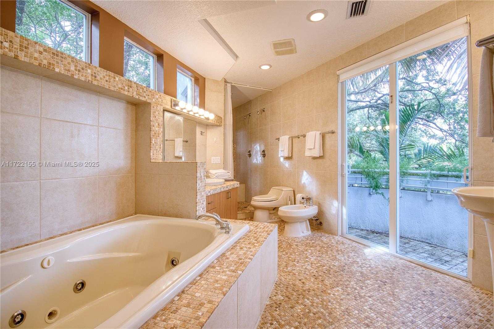 Small Image of 2200 LINCOLN AVE, Miami Number 14