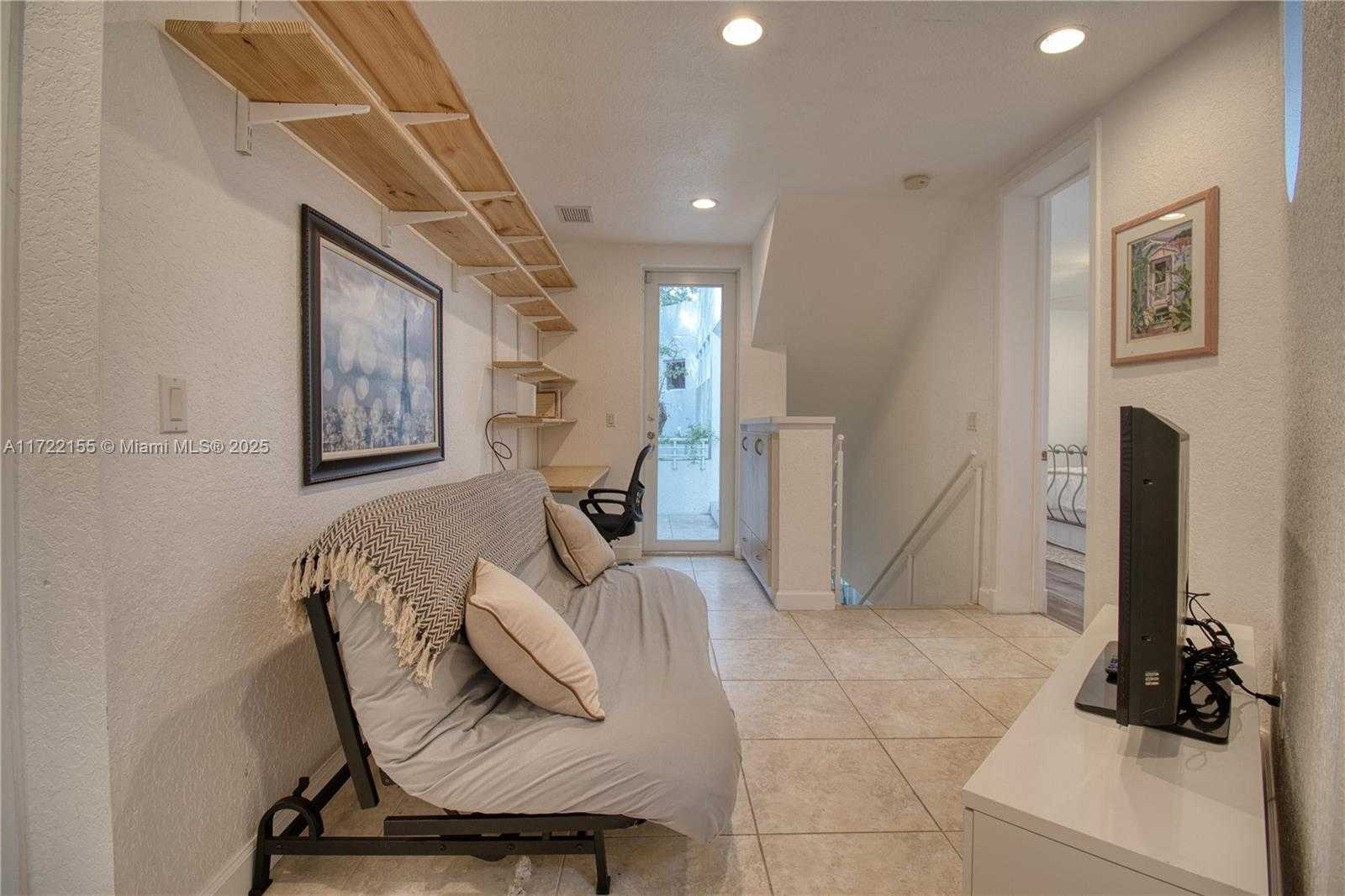 Small Image of 2200 LINCOLN AVE, Miami Number 18