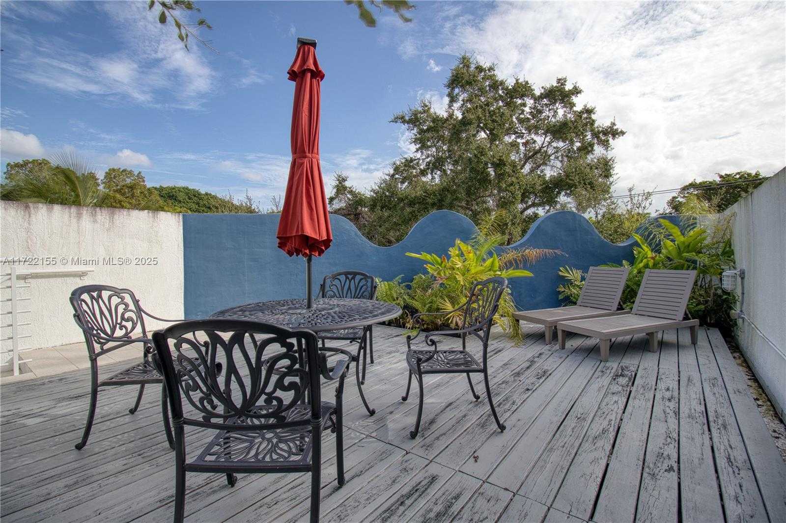 Small Image of 2200 LINCOLN AVE, Miami Number 2