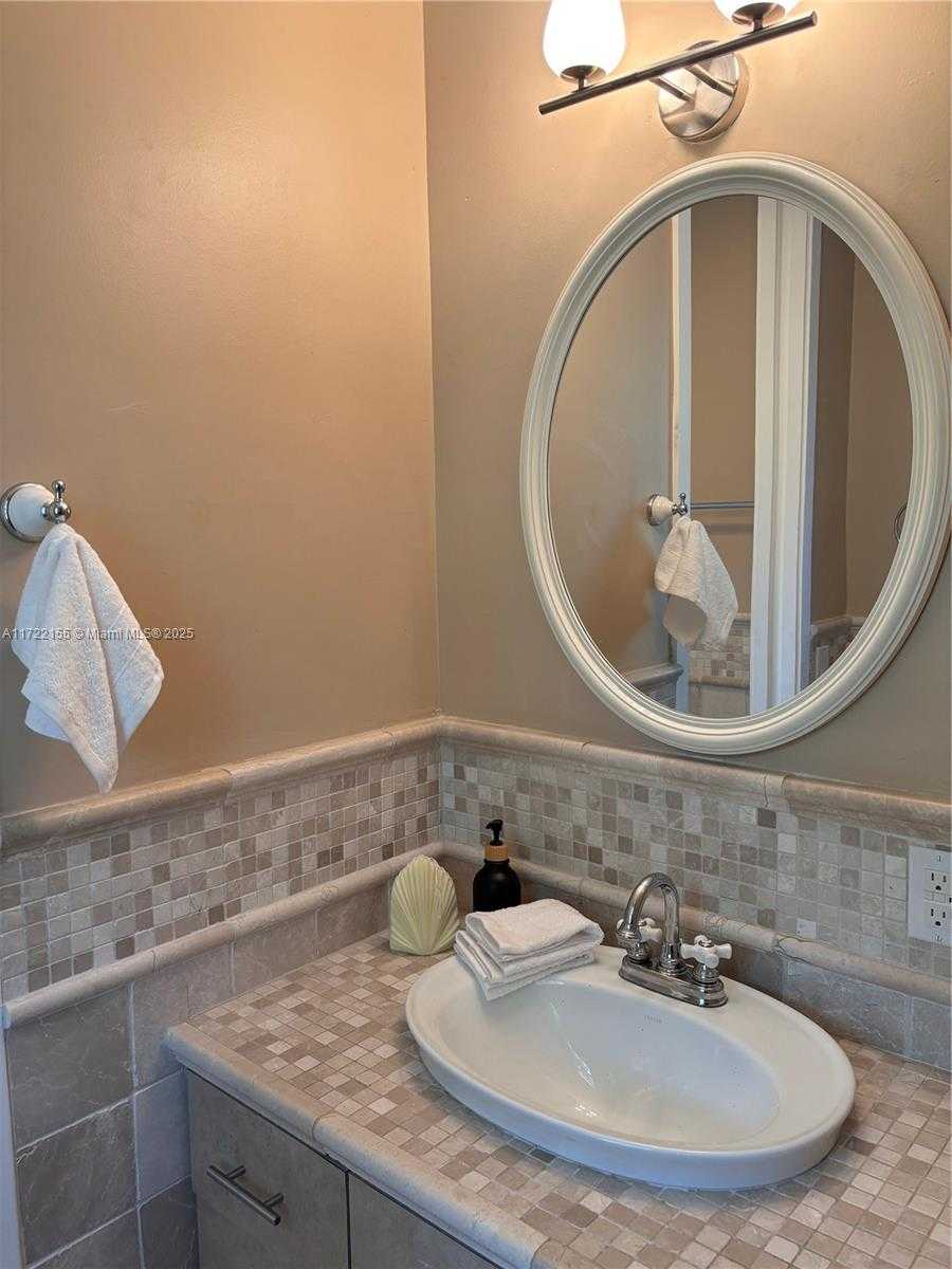 Small Image of 2200 LINCOLN AVE, Miami Number 20