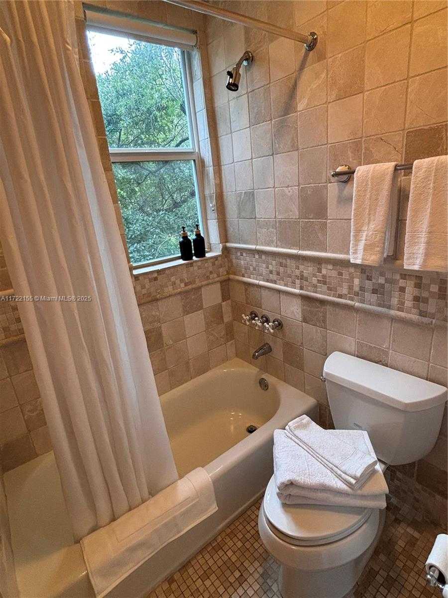 Small Image of 2200 LINCOLN AVE, Miami Number 21