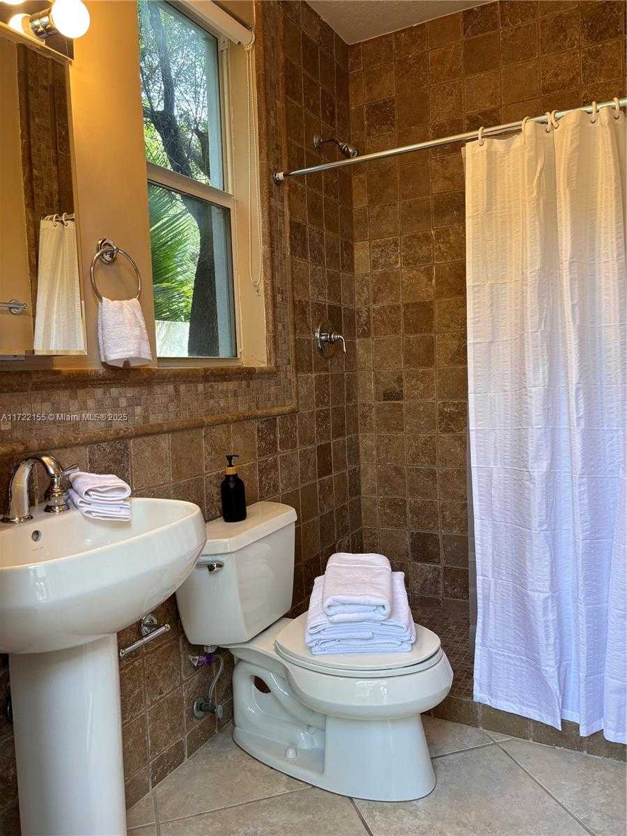 Small Image of 2200 LINCOLN AVE, Miami Number 26