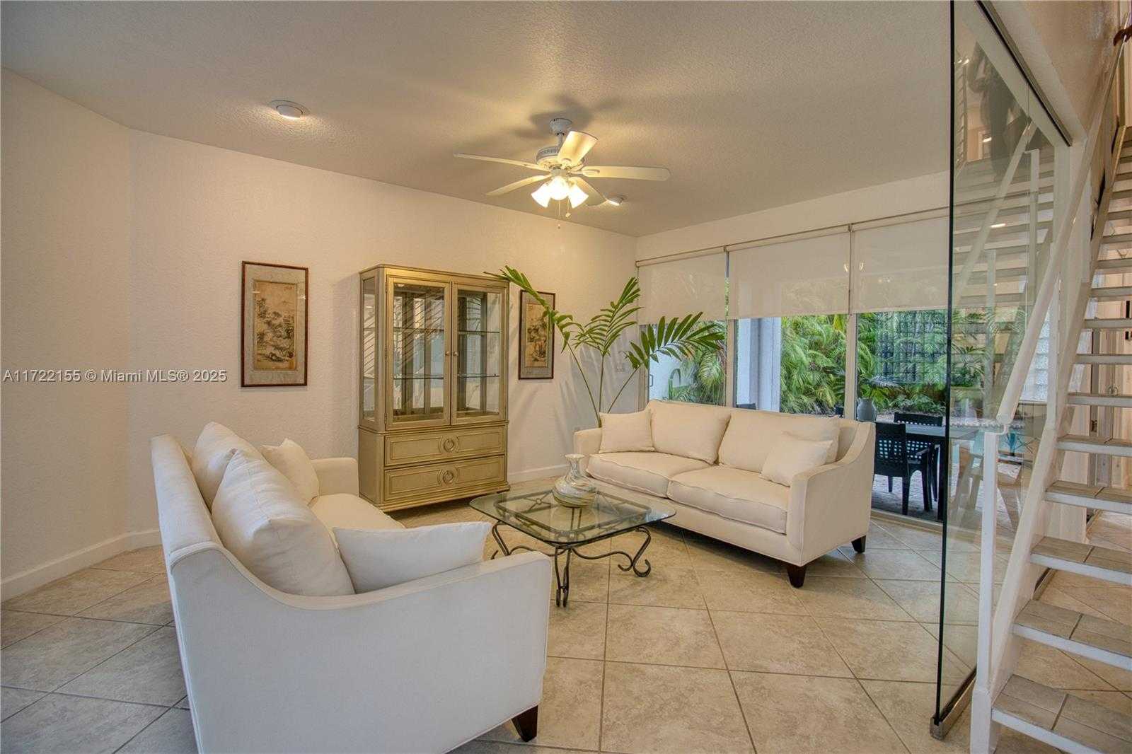 Small Image of 2200 LINCOLN AVE, Miami Number 4