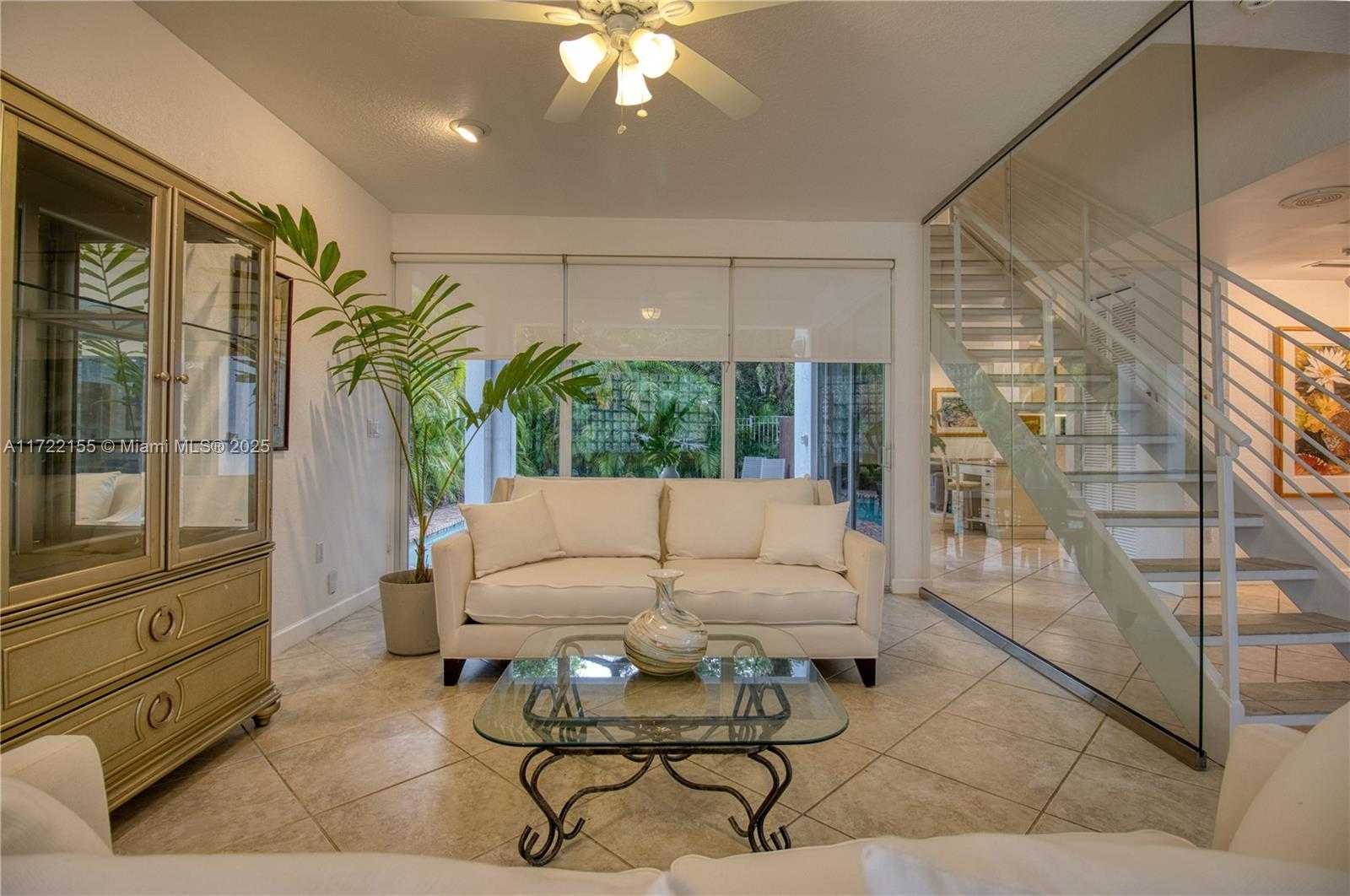 Small Image of 2200 LINCOLN AVE, Miami Number 5