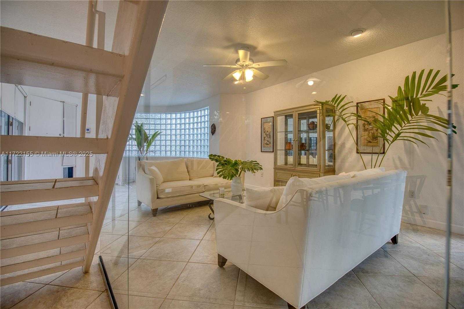 Small Image of 2200 LINCOLN AVE, Miami Number 7
