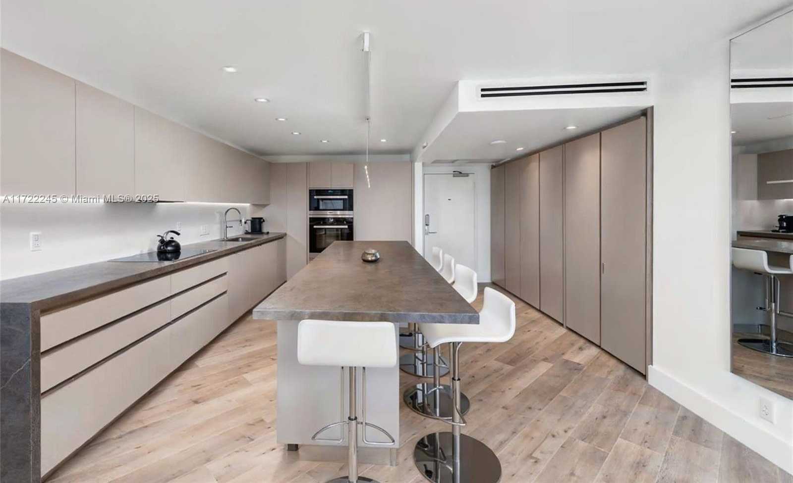 Small Image of 2301 COLLINS AVE #1432, Miami Beach Number 13