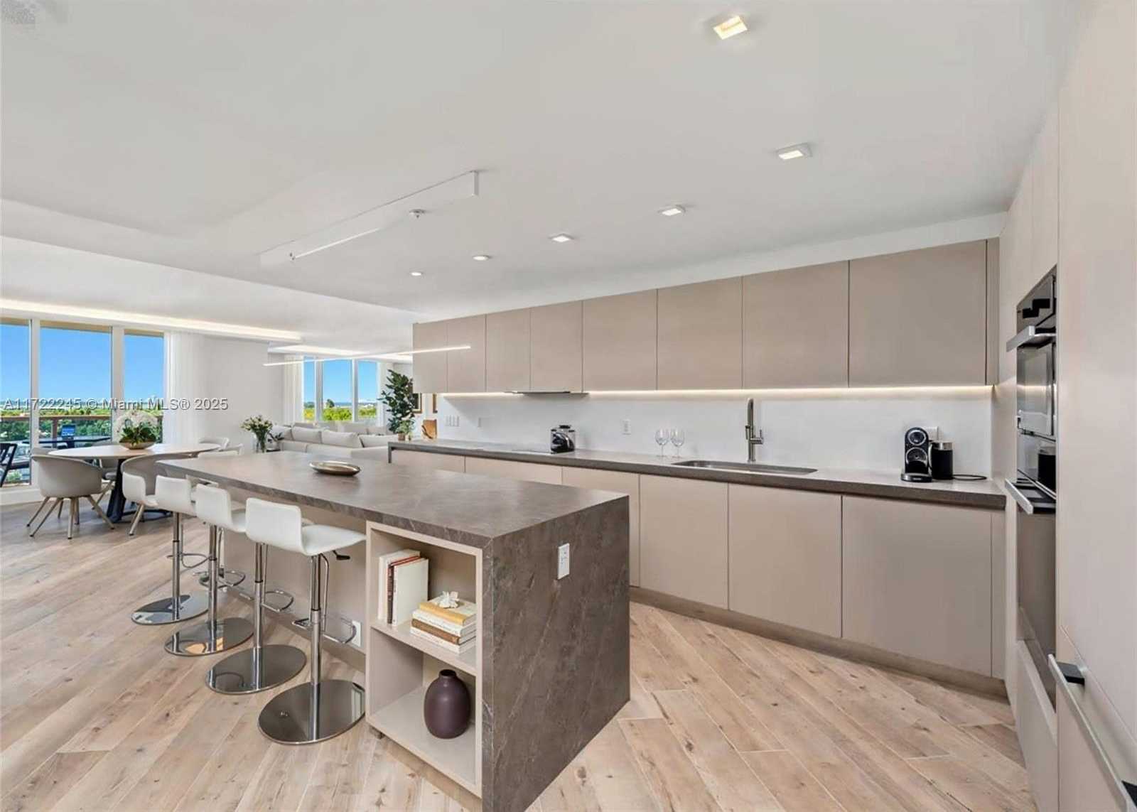 Small Image of 2301 COLLINS AVE #1432, Miami Beach Number 5