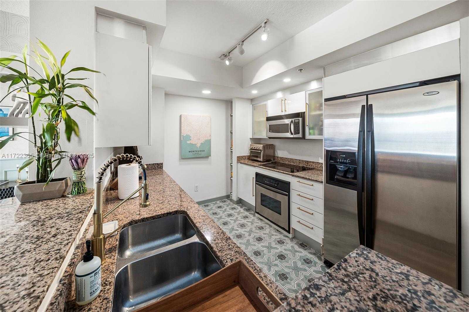 Small Image of 325 SOUTH BISCAYNE BLVD #2919, Miami Number 9