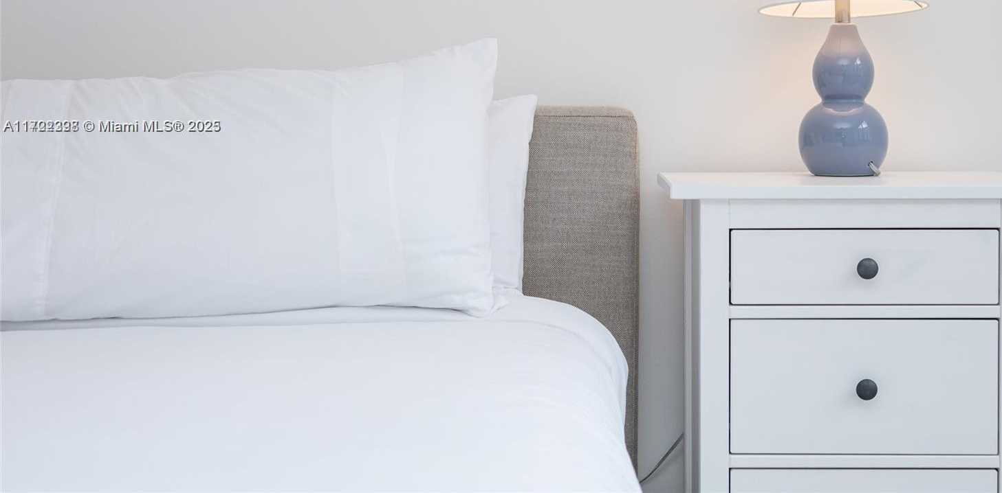 Small Image of 5161 COLLINS AVE #812, Miami Beach Number 17