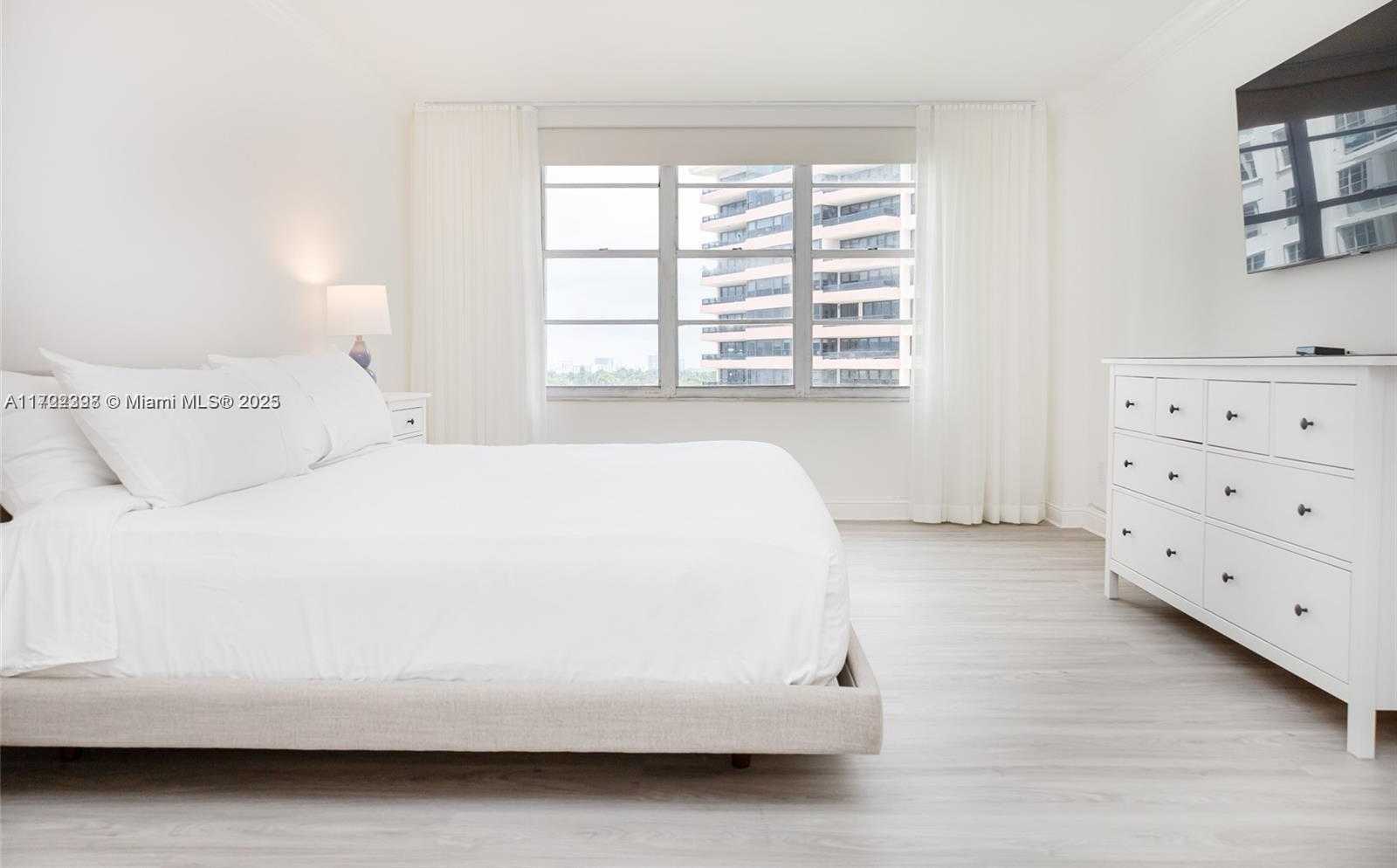 Small Image of 5161 COLLINS AVE #812, Miami Beach Number 18