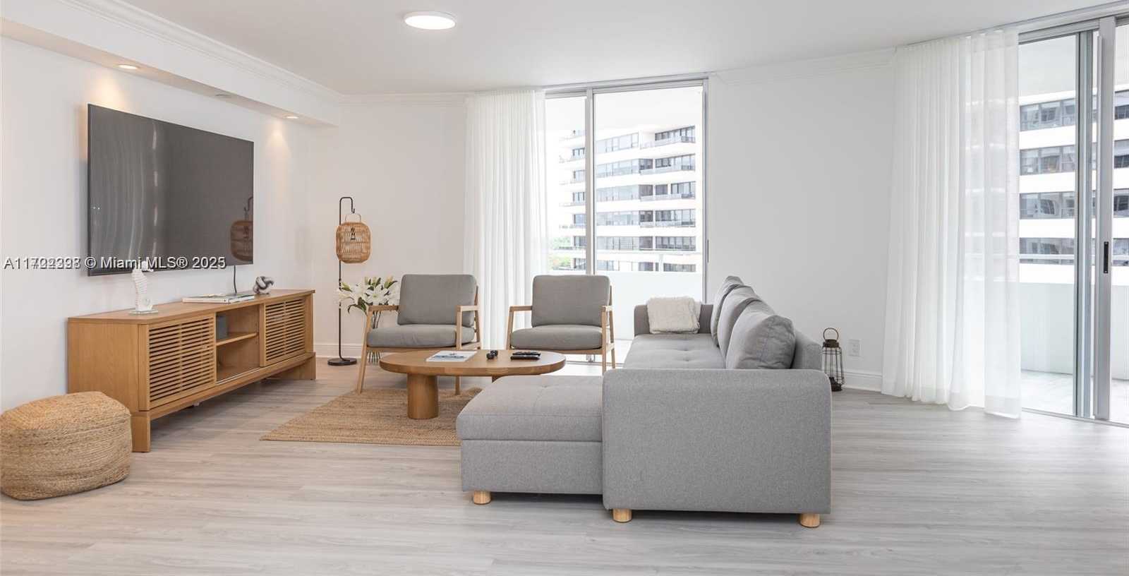 Small Image of 5161 COLLINS AVE #812, Miami Beach Number 35