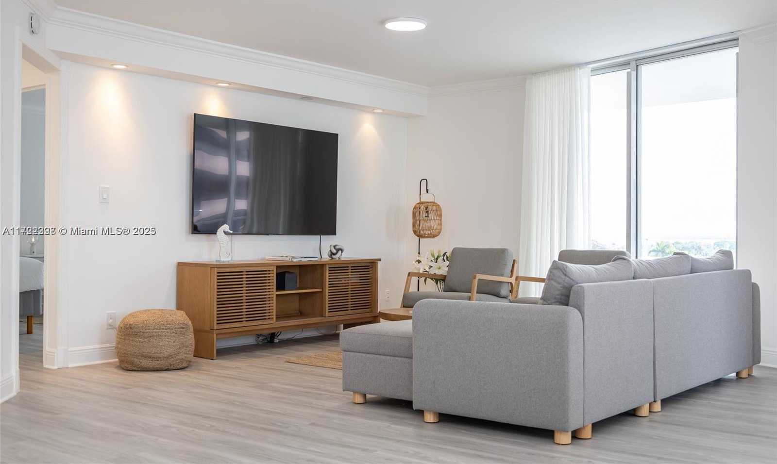 Small Image of 5161 COLLINS AVE #812, Miami Beach Number 36