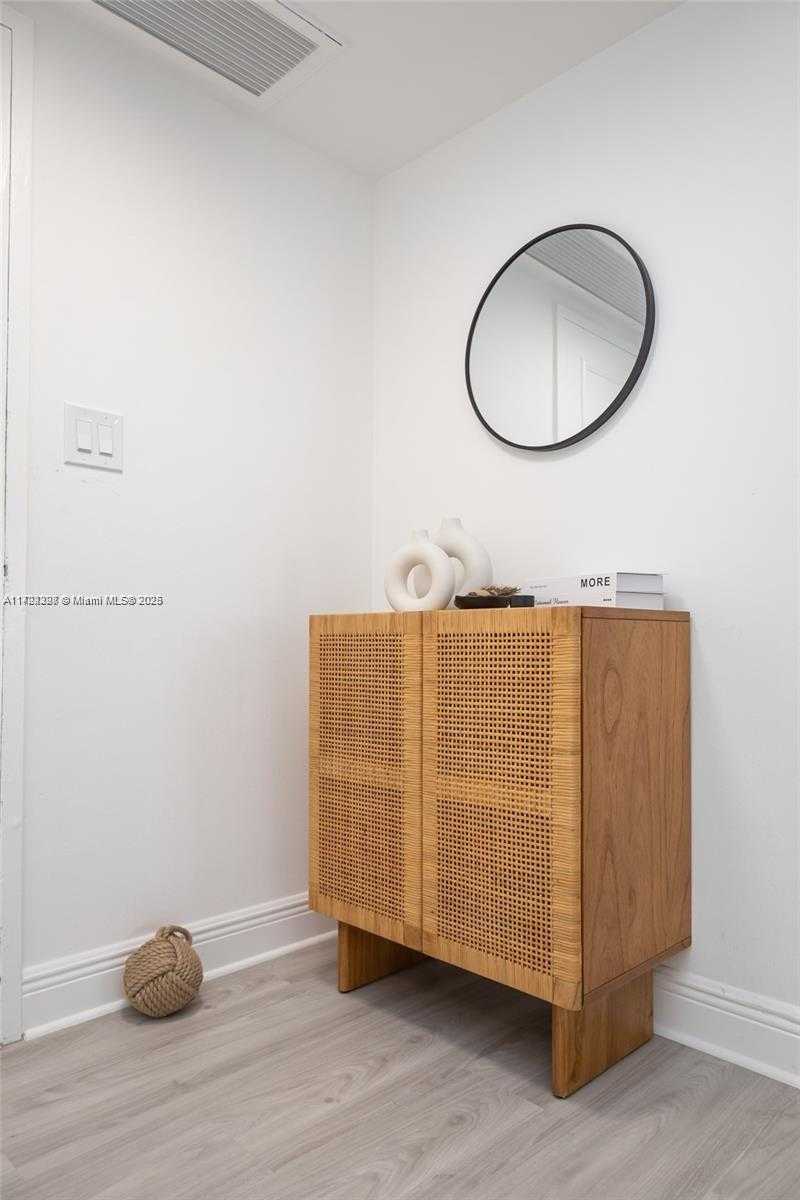 Small Image of 5161 COLLINS AVE #812, Miami Beach Number 7