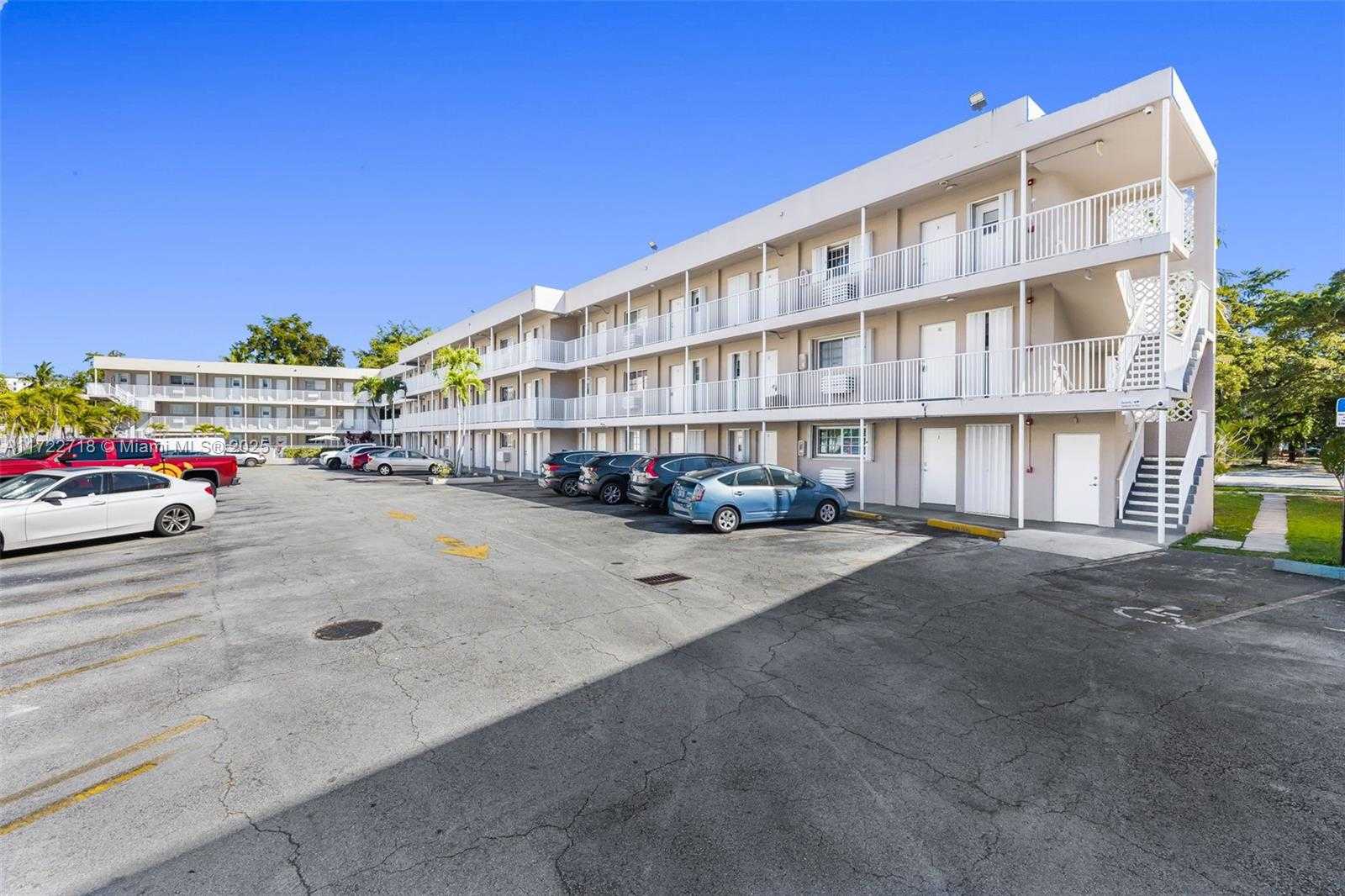 Small Image of 6580 SANTONA ST #A18, Coral Gables Number 25