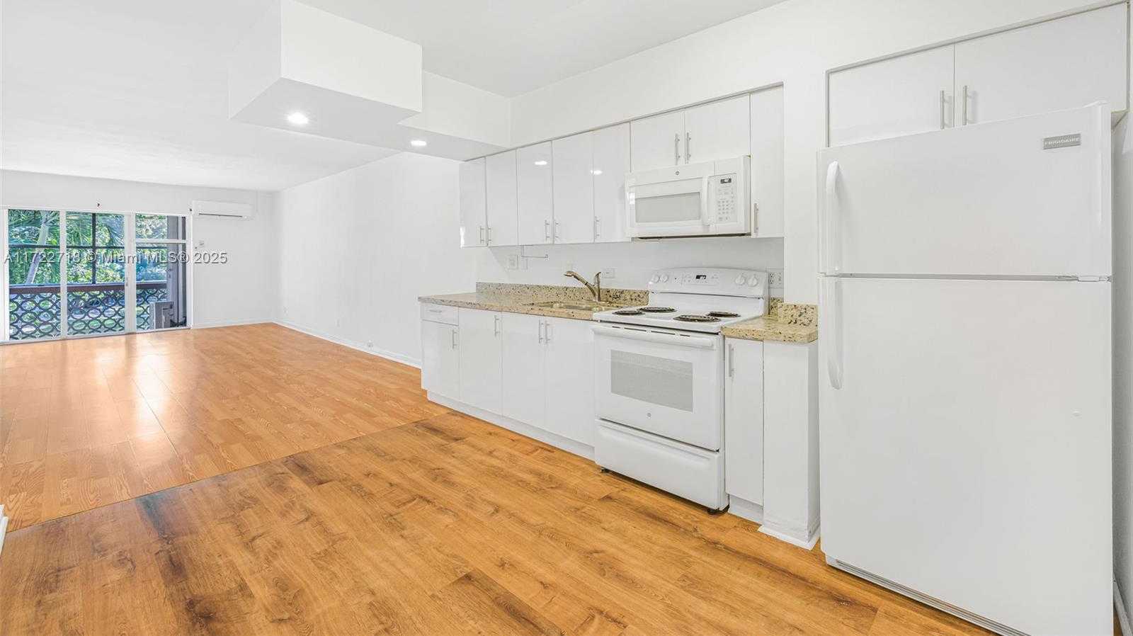 Small Image of 6580 SANTONA ST #A18, Coral Gables Number 8